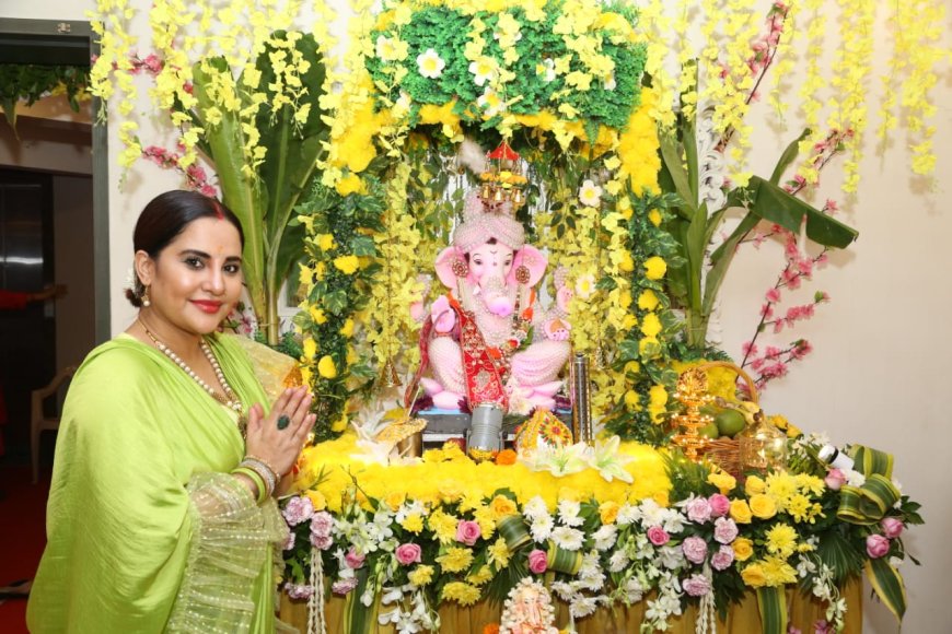 Actress and singer Liza Malik celebrates 11th Ganpati festival