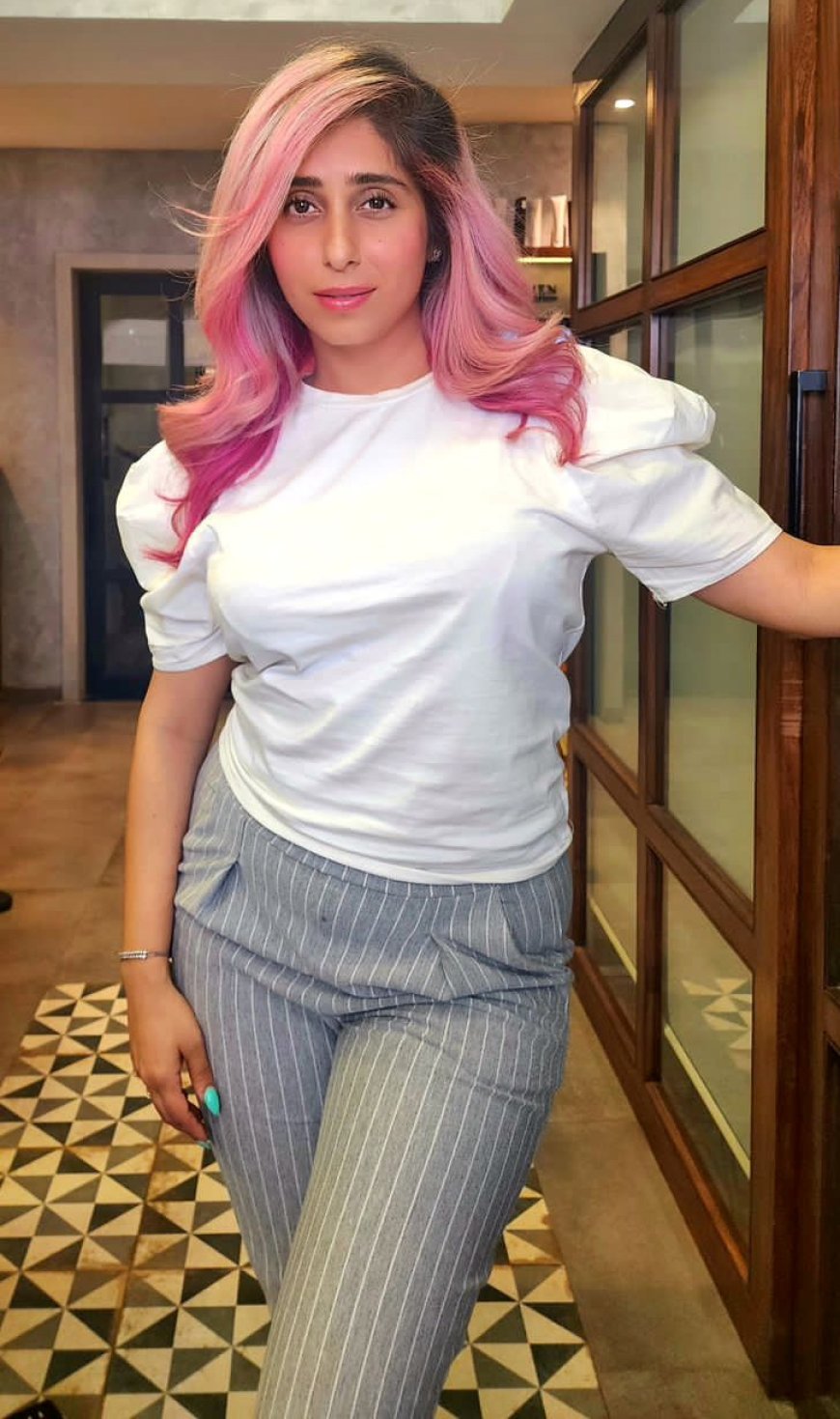 Neha Bhasin is your quintessential trendsetter, ditches blonde to get a special all-pink hairdo to woo fans