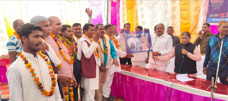 One Day Cadre Camp was conducted under the chairmanship of Sunil Sawant Gautam with Chief Guest BSP State President Vishwanath Pal