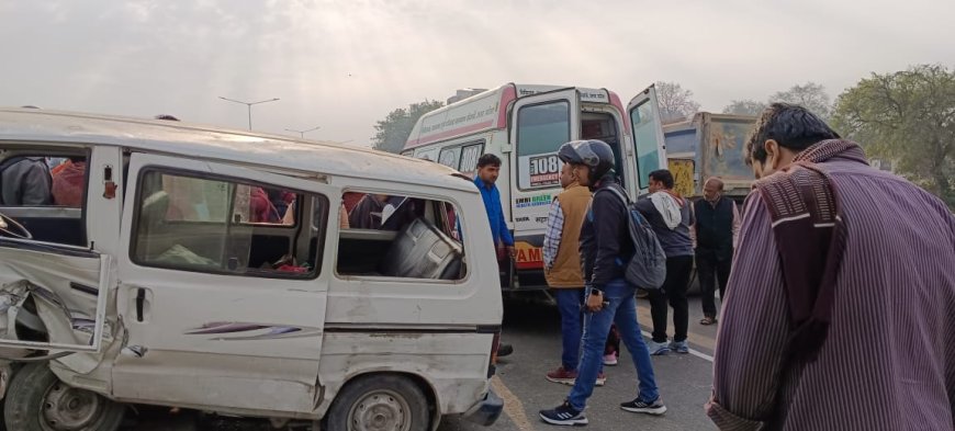 Van collides with road roller parked on roadside, 6 injured including driver