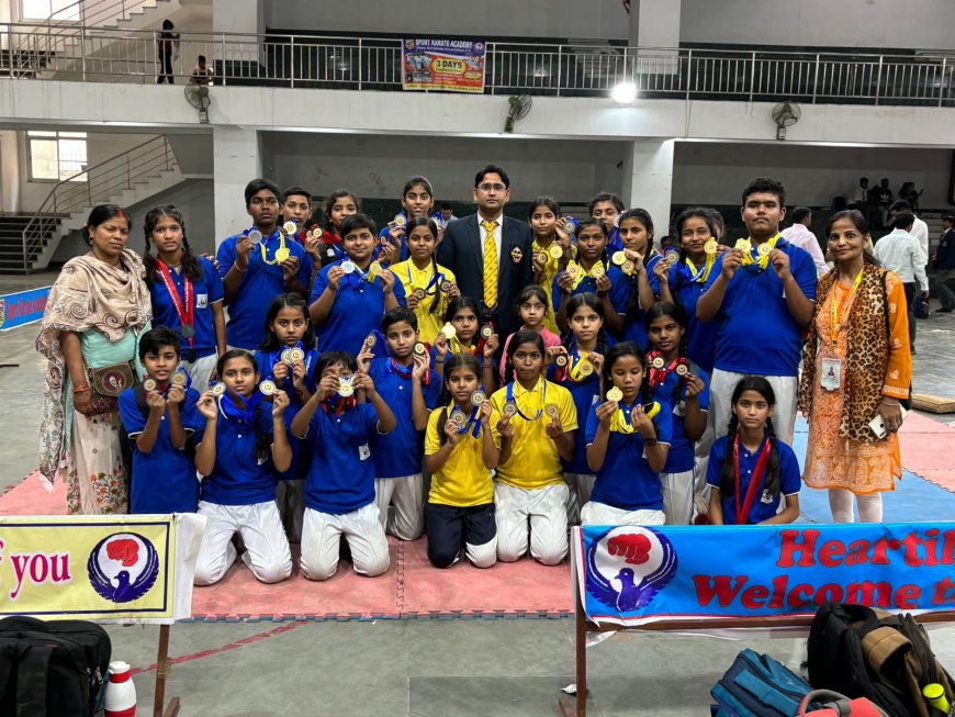 Students of Sant S Ram Inter College Jankipuram Extension Lucknow hoisted the school flag