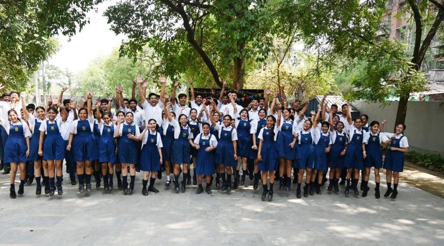 Students of Woodbine Gardenia School hoisted the flag