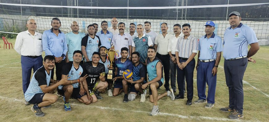 RPF Prayagraj Division won the trophy of departmental volleyball competition