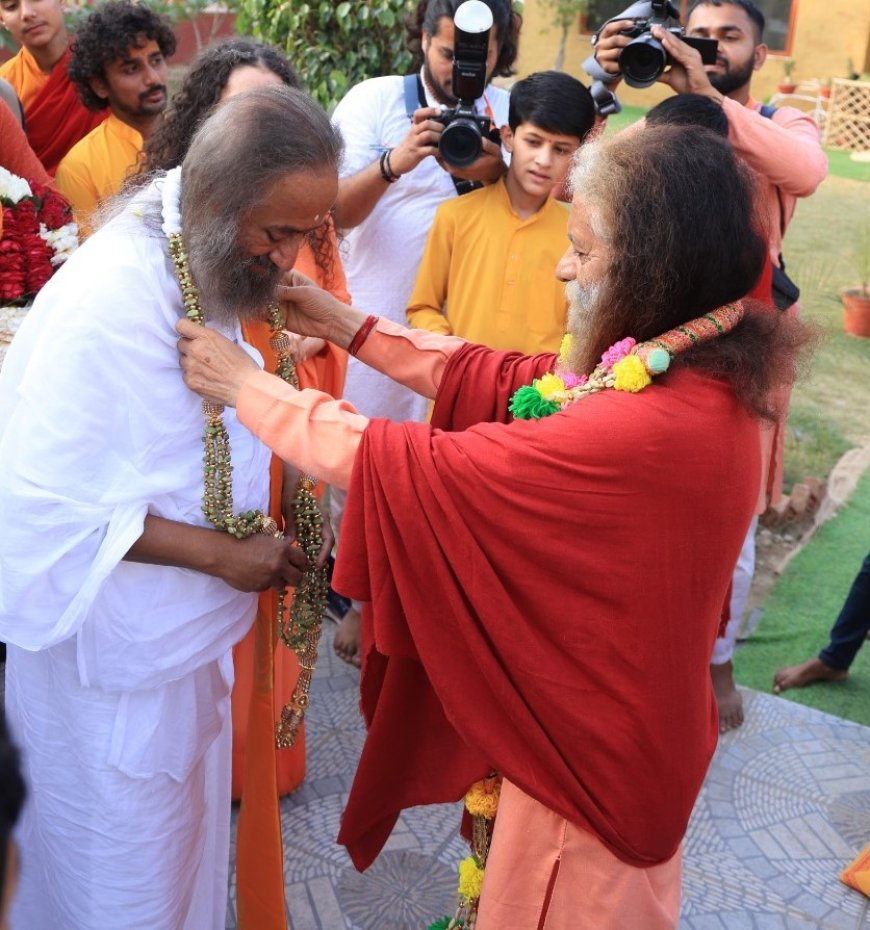 Pujya Sri Sri Ravi Shankar Ji Visits Parmarth Niketan Camp at Mahakumbh