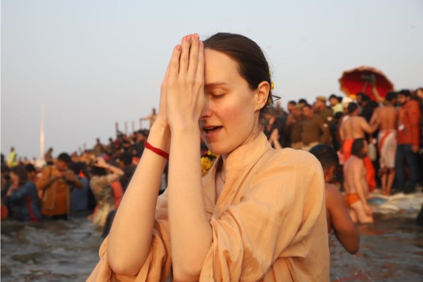 Naga Sadhus Captivate at Triveni Sangam During Mahakumbh 2025