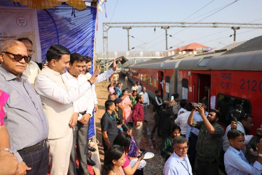 Goa CM Impressed at Mahakumbh, Flags Off Special Train