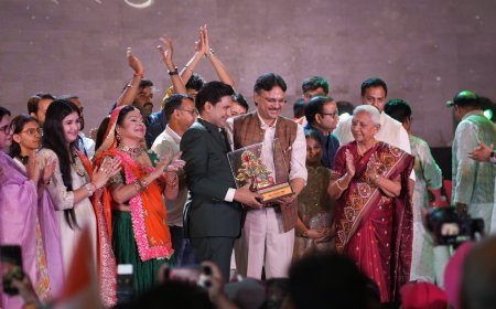 Manoj Muntashir's "Teri Mitti" Event in Lucknow Ignites National Pride