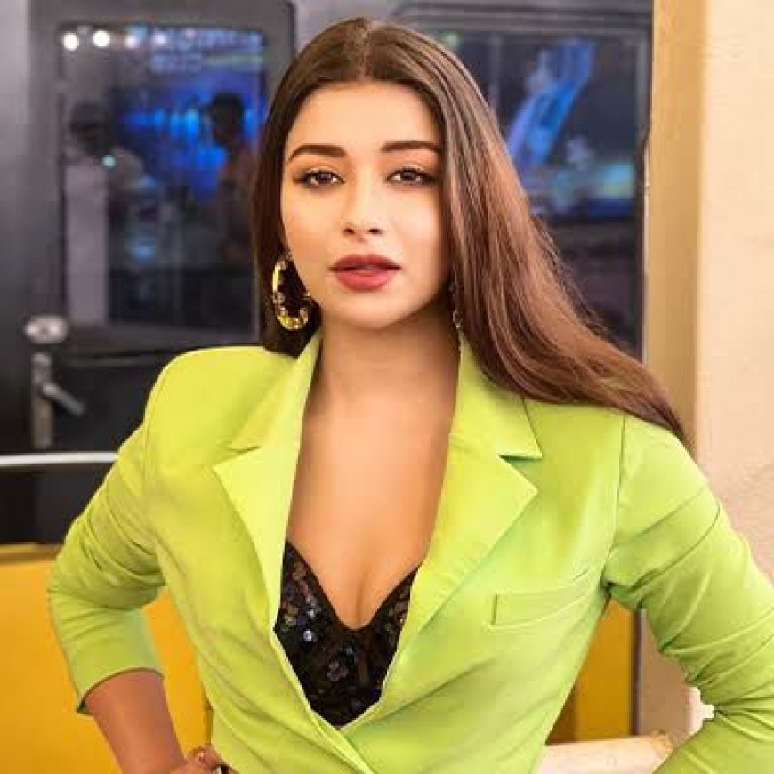Nyrraa M Banerjee Sets a New Record in the Music Video Industry