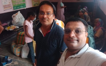 Usha Foundation Distributes Clothes and Essential Items at Safedabad Old Age Home