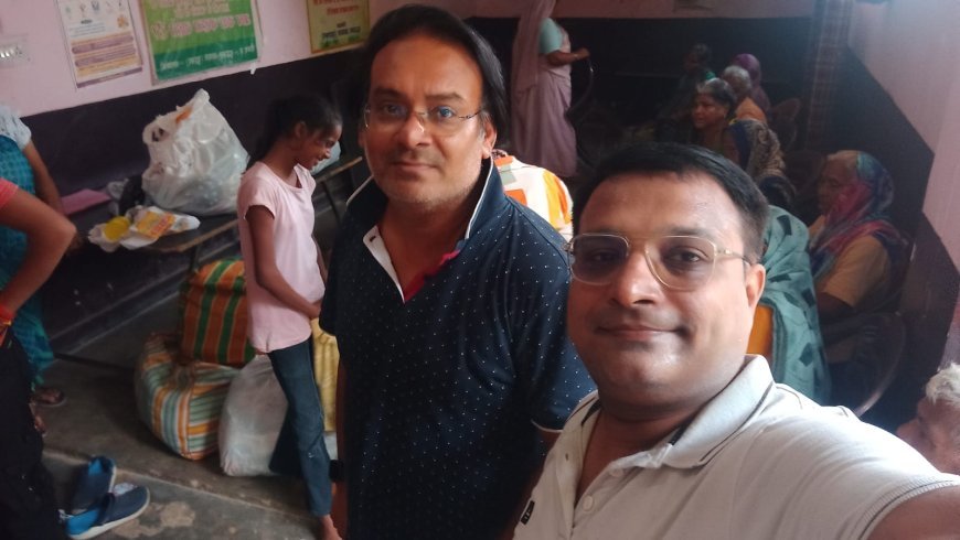 Usha Foundation Distributes Clothes and Essential Items at Safedabad Old Age Home