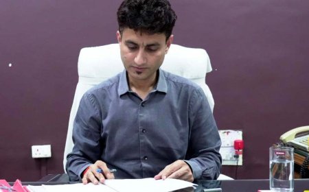 Harimohan took charge as Senior Divisional Commercial Manager (Coaching), Prayagraj Division