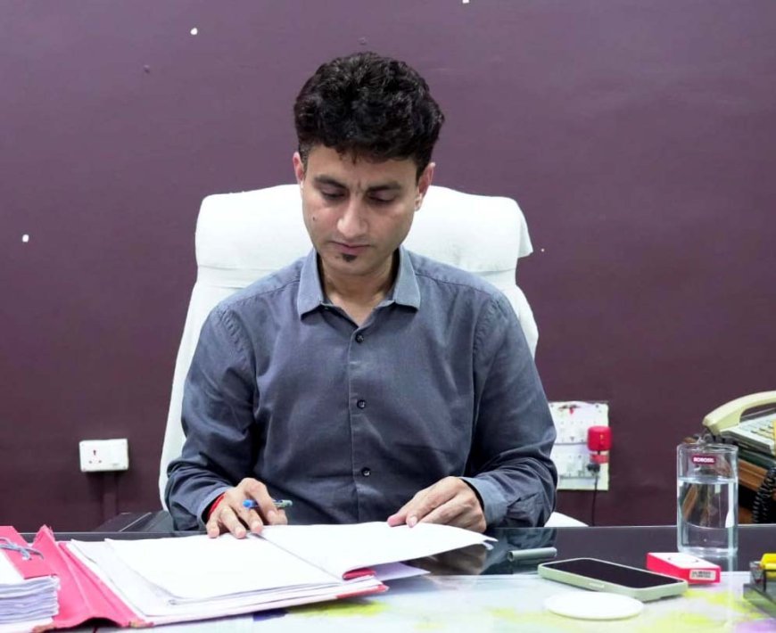 Harimohan took charge as Senior Divisional Commercial Manager (Coaching), Prayagraj Division