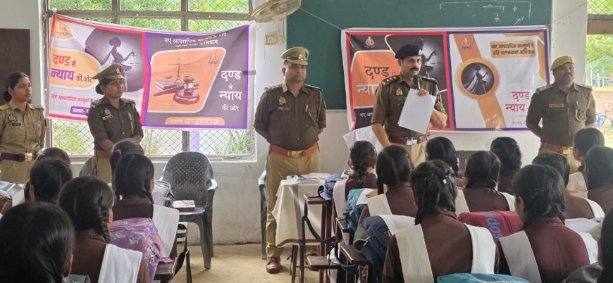 Inspector Phulpur honored the winning girl students in 'Criminal Law' essay competition 