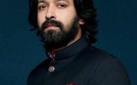 Vikrant Massey Shines as Sri Sri Ravi Shankar