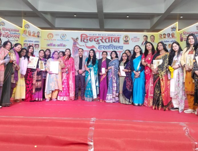 Poetesses, Dancers, and Magicians Light Up Hindustan Handicrafts Festival