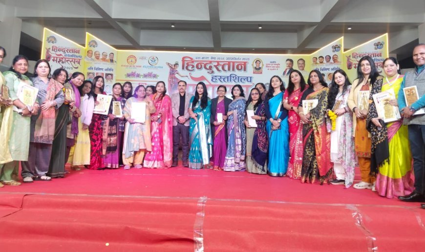 Poetesses, Dancers, and Magicians Light Up Hindustan Handicrafts Festival