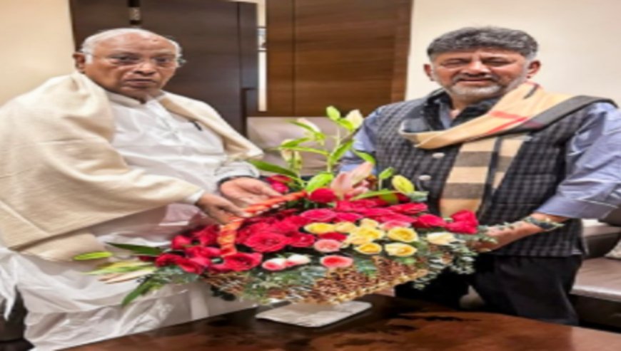 Shivakumar Meets Kharge Amid Karnataka CM Change Rumors