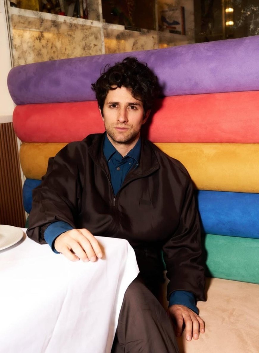 Vikrant Massey Shines as Sri Sri Ravi Shankar