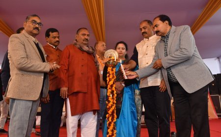 MP Praveen Patel Opens Divisional Khadi Expo at Magh Mela; Urges ‘Vocal for Local’