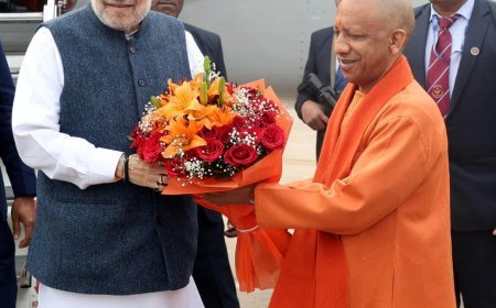 CM Yogi Welcomes Union Minister Amit Shah to the Land of Prosperity