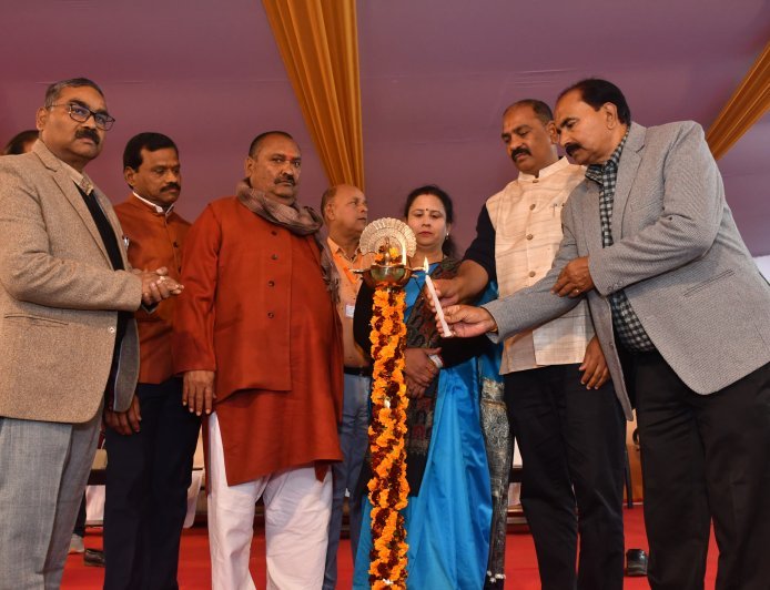 MP Praveen Patel Opens Divisional Khadi Expo at Magh Mela; Urges ‘Vocal for Local’