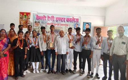Kunda School Honors Board Toppers; District Ranker Kajal Yadav Awarded Full Scholarship