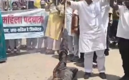 BJP Mahila Morcha Protests in Sirathu: Effigies of Rahul Gandhi and Akhilesh Yadav Burnt Over 'Nari Shakti' Row