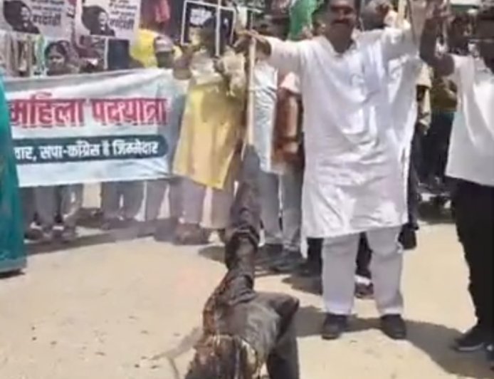 BJP Mahila Morcha Protests in Sirathu: Effigies of Rahul Gandhi and Akhilesh Yadav Burnt Over 'Nari Shakti' Row