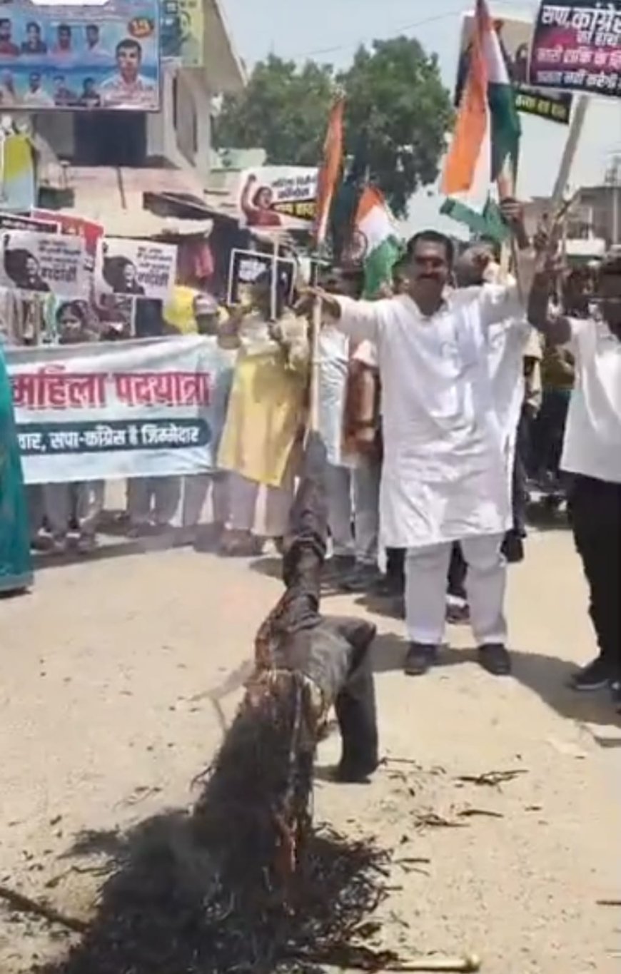 BJP Mahila Morcha Protests in Sirathu: Effigies of Rahul Gandhi and Akhilesh Yadav Burnt Over 'Nari Shakti' Row