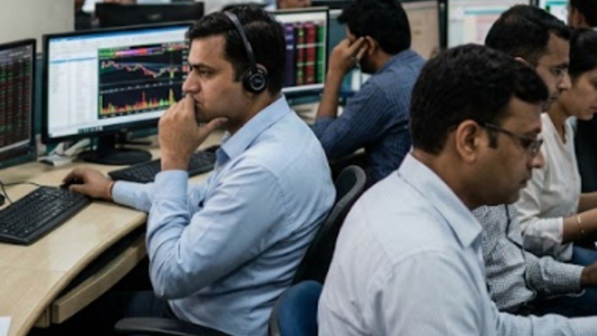 Sensex Slips 142 Points - Banks Bleed, Small Caps Hold