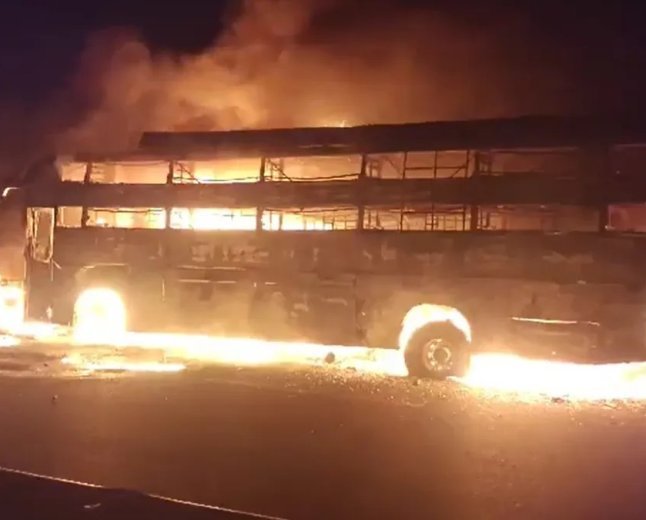 Two dead, 15-20 passengers injured after bus collides with tanker on Agra-Lucknow Expressway