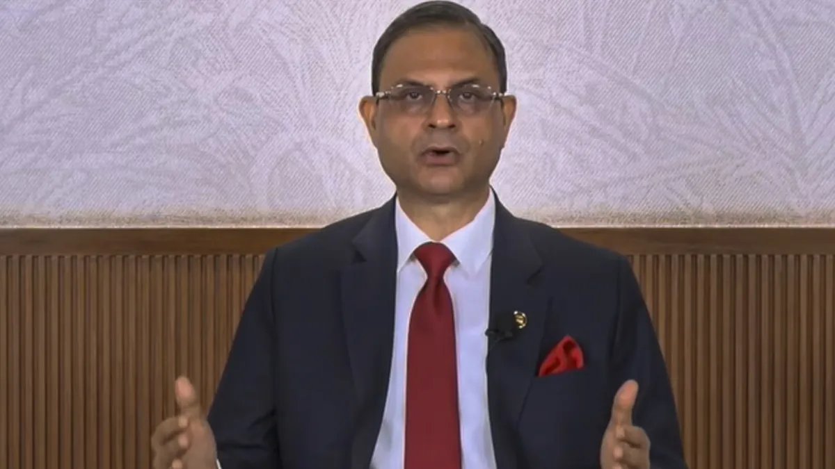  RBI holds rates, cuts growth forecast — West Asia war bites