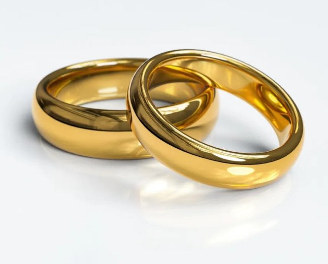 Gold Plummets Below 1.53 Lakh Amid Escalating Middle East Hostilities