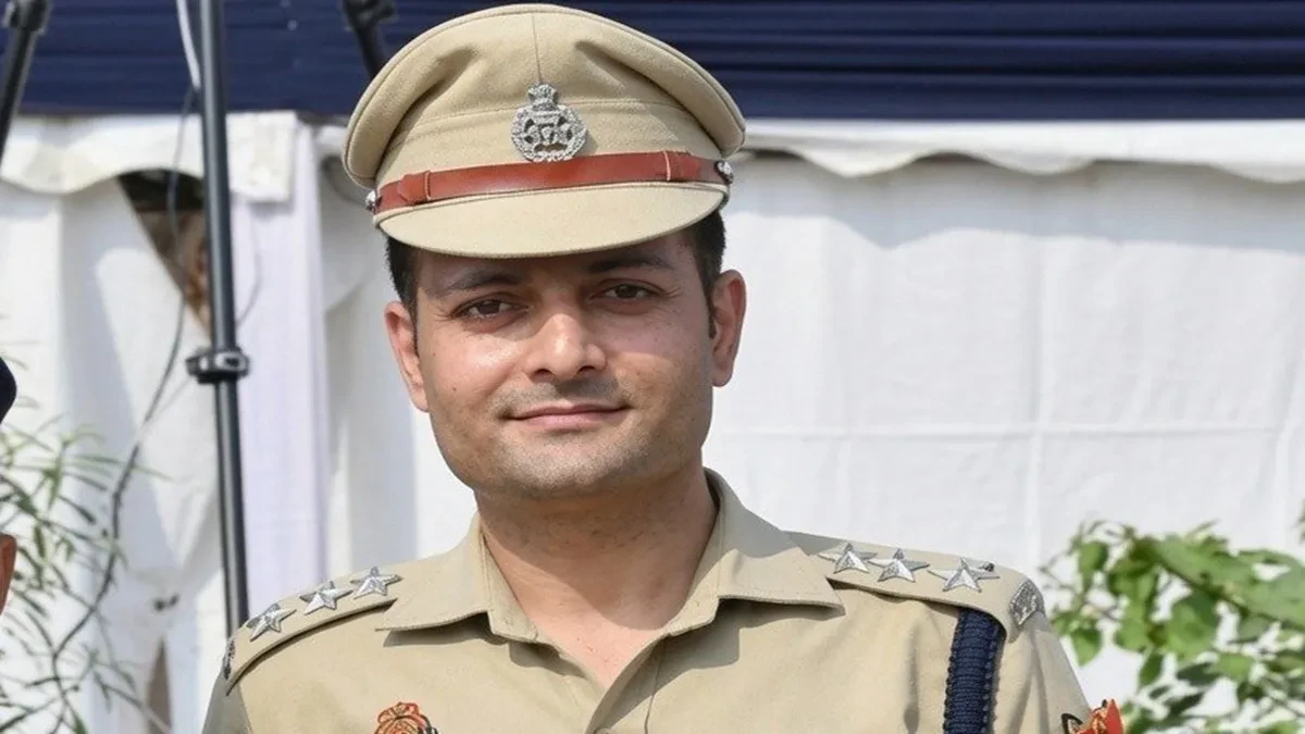 Delhi Police File Case After Senior Officer Injured In Jantar Mantar Violence