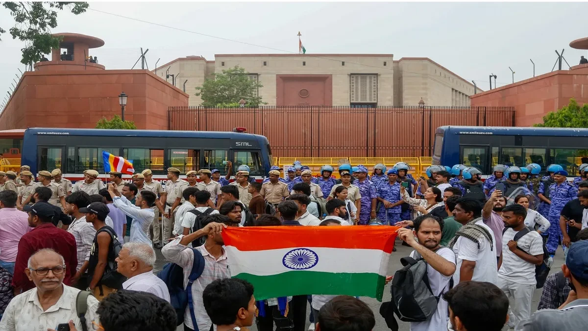Delhi Police Refutes Viral Claims Of Using Pellet Guns Against Student Protesters