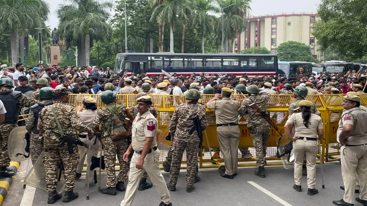Delhi Police Tightens Security Around Jantar Mantar Maintaining Strict Surveillance At Metro Hubs