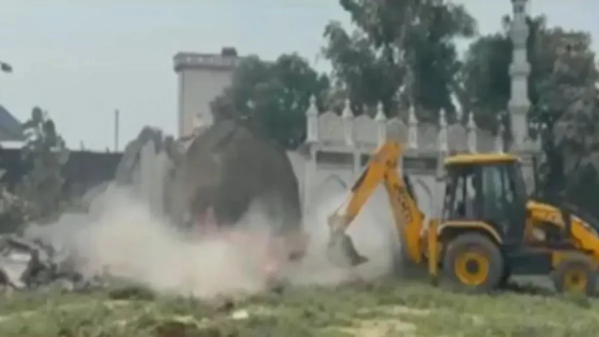 Sambhal Administration Demolishes Illegal Eidgah And Mosque Built On Government Land