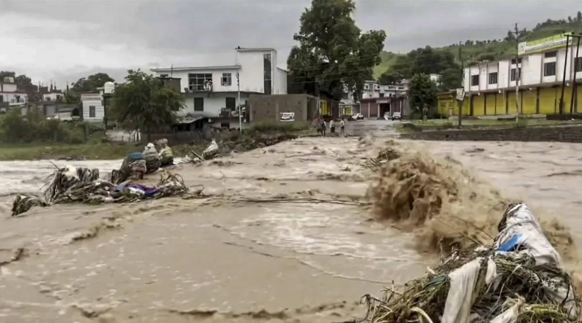 Meteorological Department Issues Severe Rain Alerts Across Uttar Pradesh Cities Facing Heavy Waterlogging  