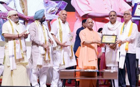 CM Yogi Adityanath Launches UP Mango Festival 2026; Honors Progressive Farmers to Boost Horticulture Market