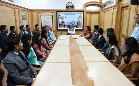 Chief Minister Inspires Young Administrative Officers to Cultivate Transparent Governance