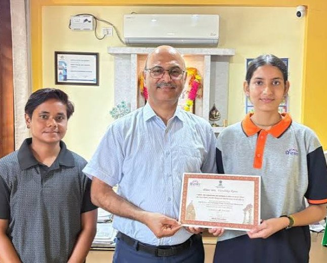 Nagrota Bagwan Student Proudly Attends Prestigious Union Ministry Prerana Programme In Gujarat  