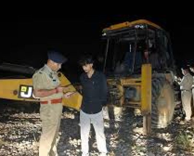 Dehra Police Seize Heavy Excavator Machinery And Four Tippers In Midnight Illegal Mining Operation
