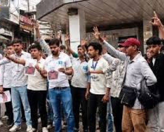 NSUI Activists Demonstrate In Hamirpur Demanding Action Against Competitive Examination Paper Leaks