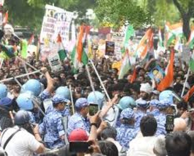 Congress Leaders Staged Flash Protest Near Prime Minister Residence Following Student Lathi Charge Incident