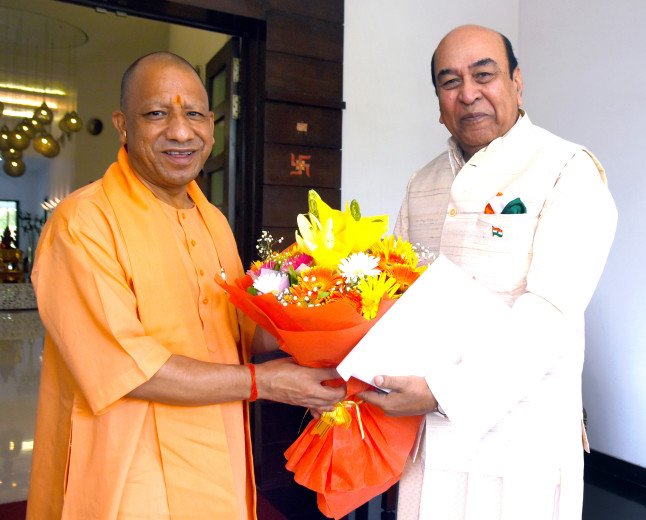 Bihar Governor Lt. Gen. (Retd.) Syed Ata Hasnain Holds Courtesy Meeting with UP CM Yogi Adityanath in Lucknow 