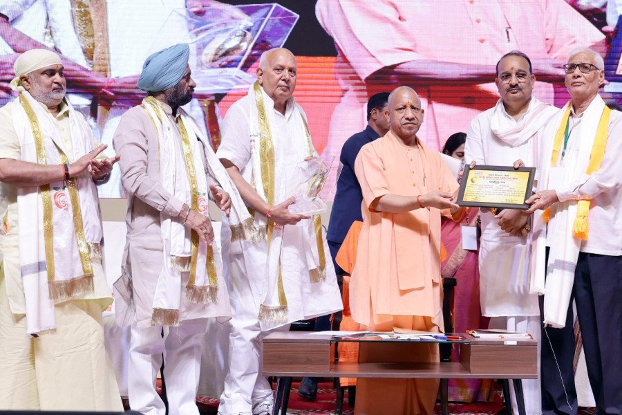 CM Yogi Adityanath Launches UP Mango Festival 2026; Honors Progressive Farmers to Boost Horticulture Market