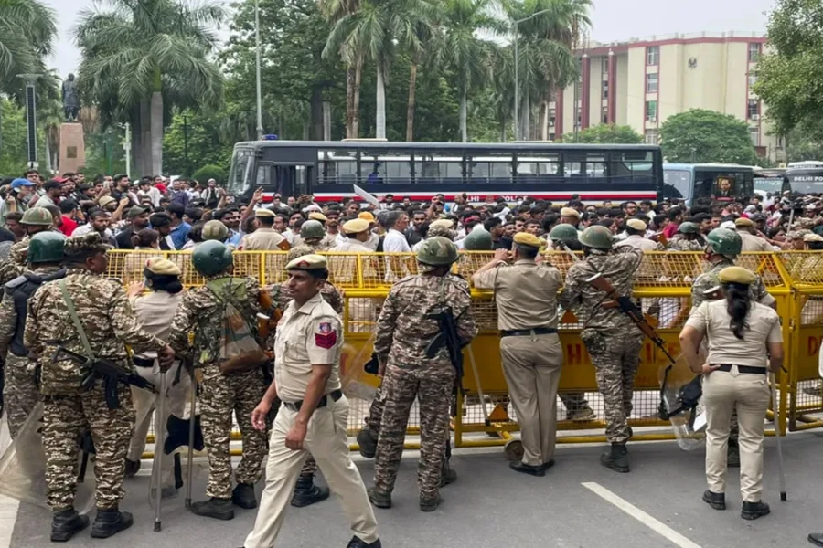 Delhi Police Tightens Security Around Jantar Mantar Maintaining Strict Surveillance At Metro Hubs