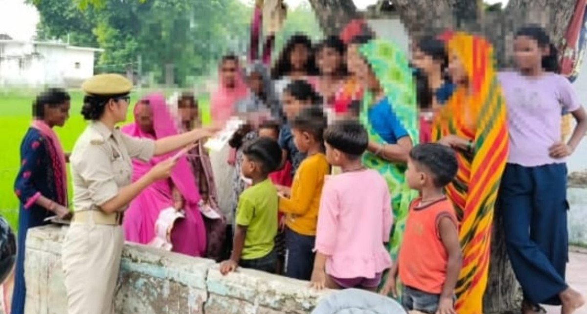 Pratapgarh Police Drive Boosts Women Safety Awareness Under Mission Shakti 