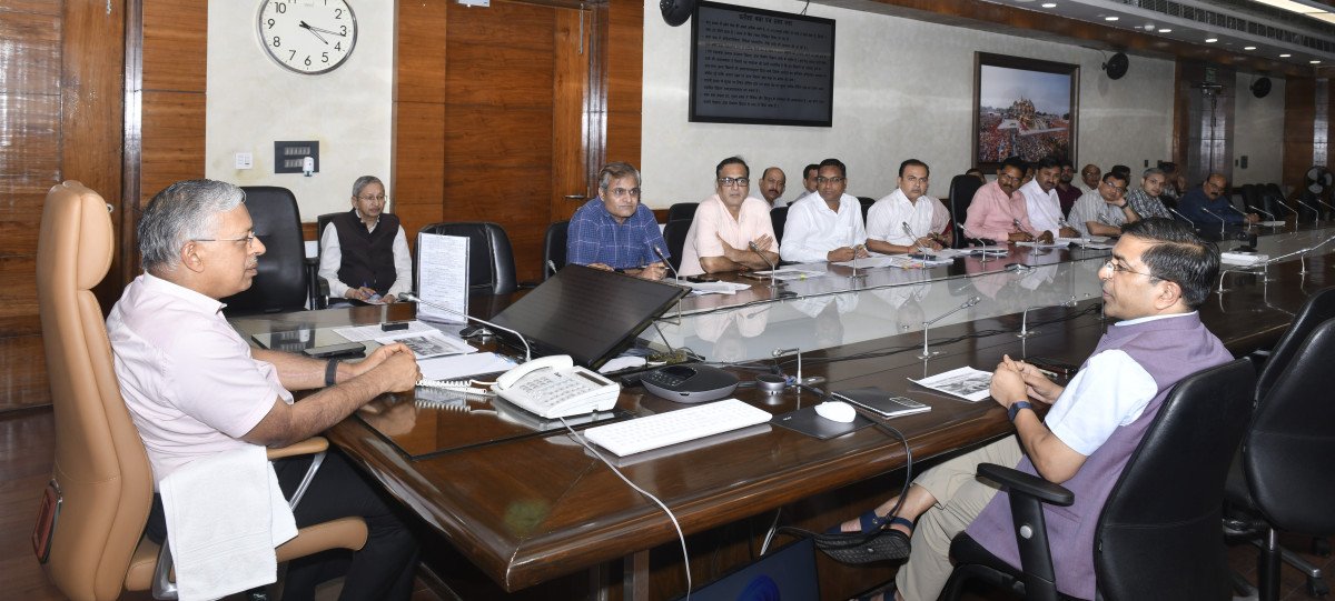 CS SP Goyal Orders Overhaul of UP Secretariat: Modernization, Mandatory Digitization, and E-Auction of Scrap