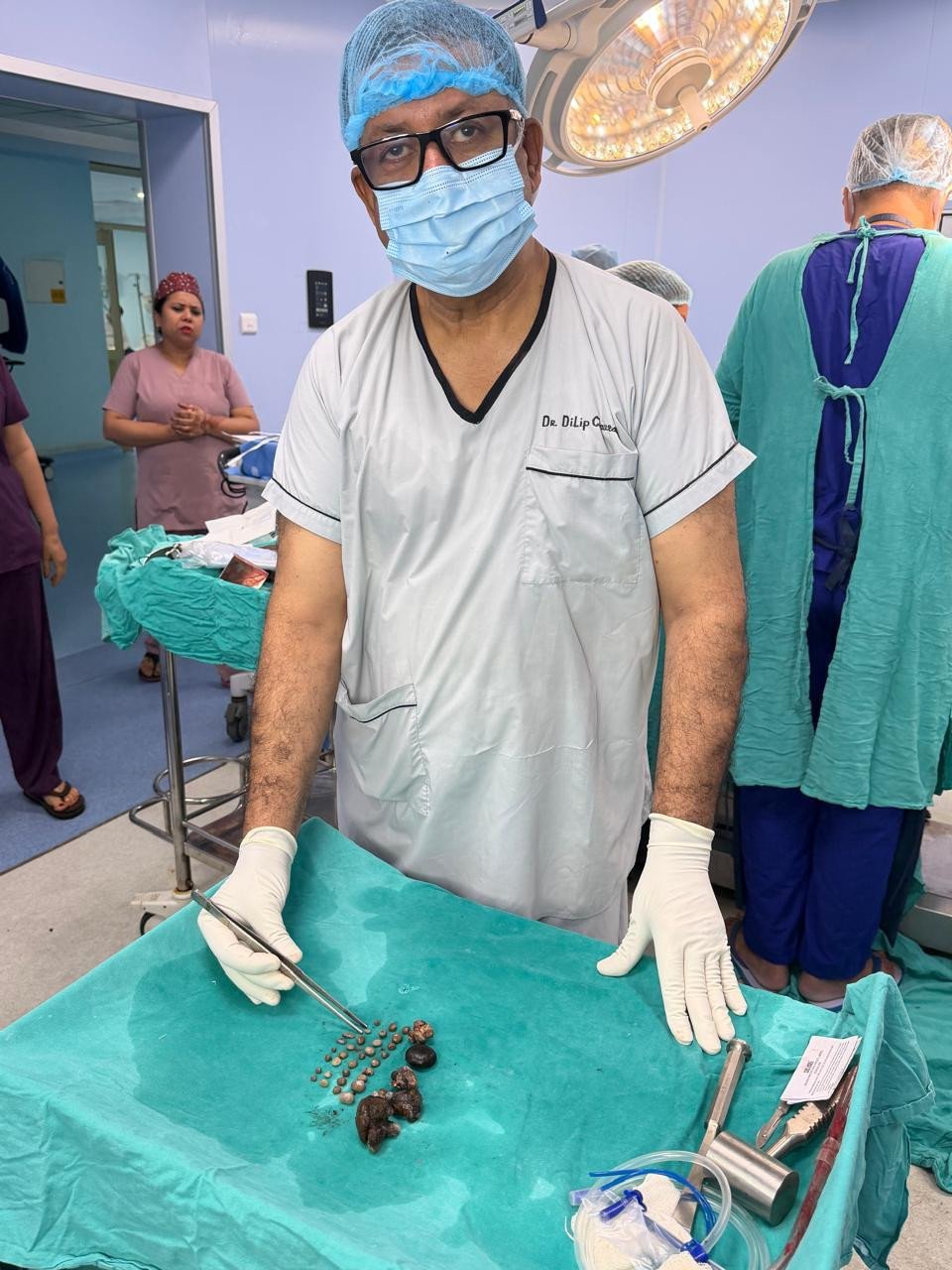 40-Year-Old Saved at Prayagraj Hospital After Doctors Remove 37 Kidney Stones in High-Risk Surgery